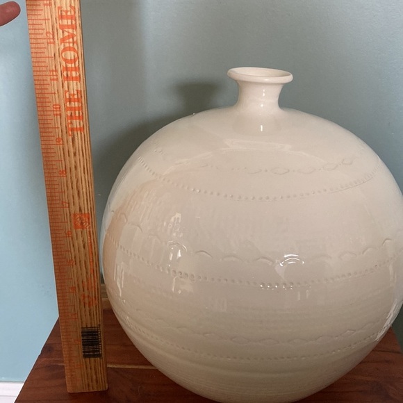 Modern Ball Vase by Ceramiche Tadinate, Italy
Minimalist contemporary large - Picture 6 of 6